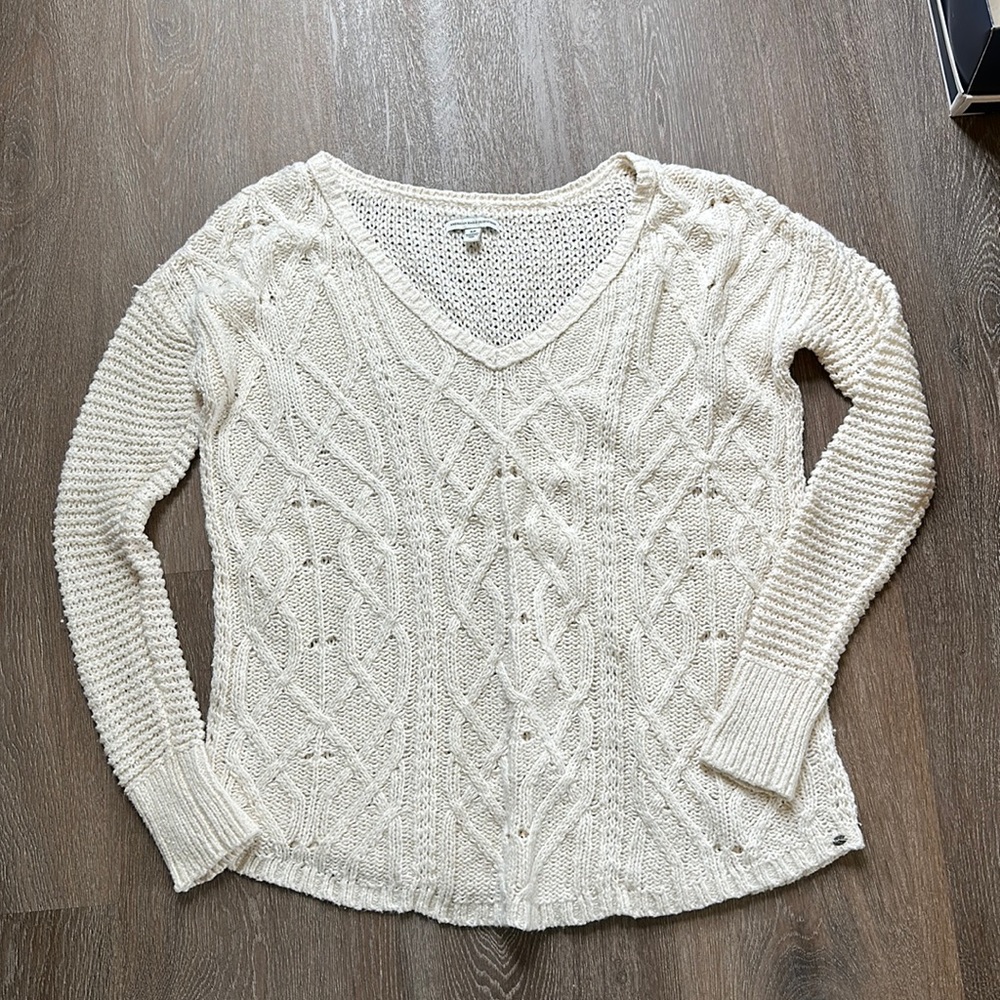 White knit chunky sweater